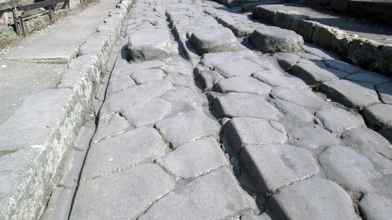 The meme is an image of a stone street with a crack in it, making a "V" shape. The image has the text "I'm not arguing, I'm just explaining why I'm right" next to it. The idea is that just like how the stone street has a crack in it, it's not a whole or a complete thing, but rather a part of something else. The text is saying that when someone is explaining why they're right, they're not actually arguing, they're just explaining why they're right.